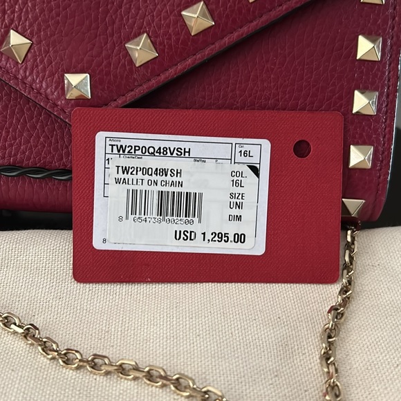 VALENTINO GARAVANI Rockstud
Wallet On A Chain - Picture 12 of 12